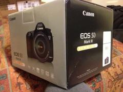 Canon EOS 5D Mark III DSLR-Kamera mit EF 24-105mm Objektiv