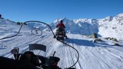 Snowmobile Adventure &quot;Luxus Tagestour&quot; Transfer mit dem Helikopter 