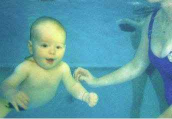 Babyschwimmen: Spiel, Spass und Wassergymnastik
fr Kinder von 6 Mt. bis zu 3 1/2 Jahren
